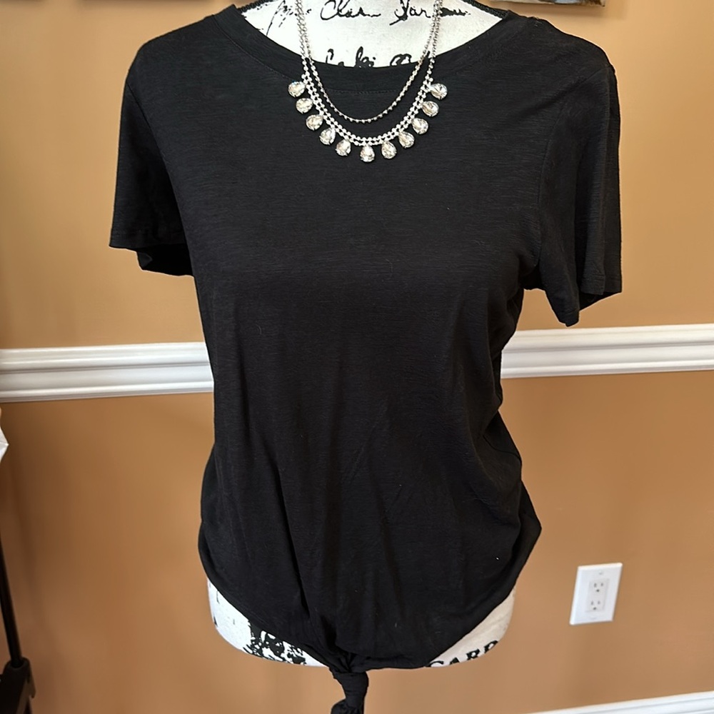 🛍️ NWT- Cute knot,NWT Size small.